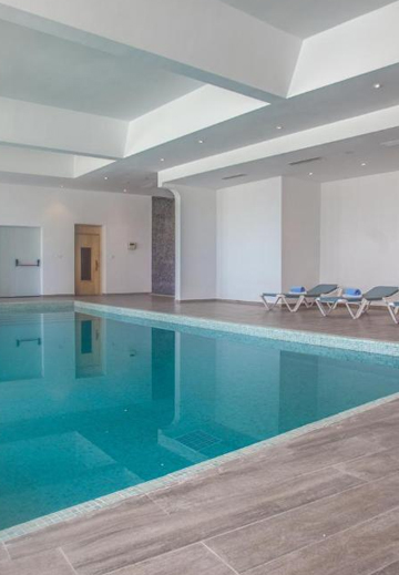 Piscine intérieure